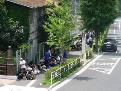 iPhone queue in Harajuku