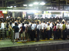 Crowded platform at Shinjuku Station Crowded platform at Shinjuku Station