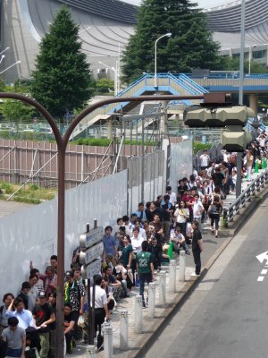 iPhone queue in Harajuku