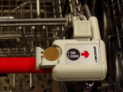 10 yen in a German supermarket trolley